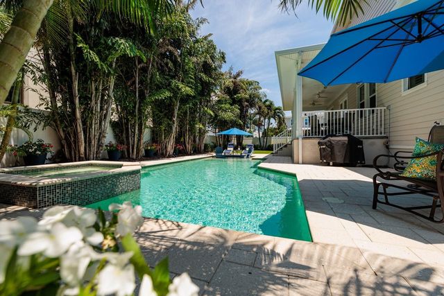 852 CORDOVA BOULEVARD NE, St Petersburg, FL 33704