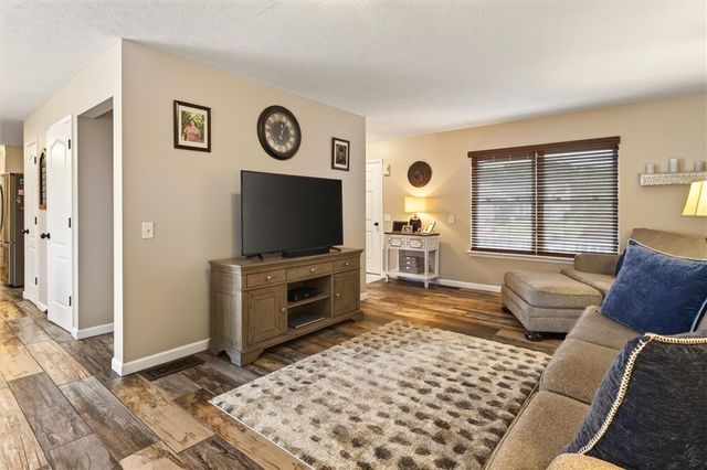 15 Aston Villa, Chili, NY 14514