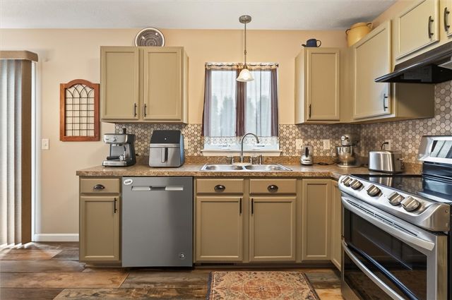 15 Aston Villa, Chili, NY 14514