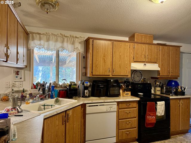 1305 KRISTI Loop, Lakeside, OR 97449