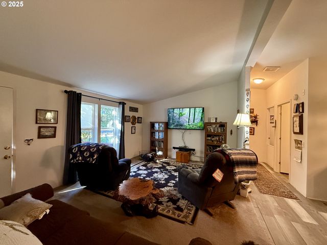 1305 KRISTI Loop, Lakeside, OR 97449