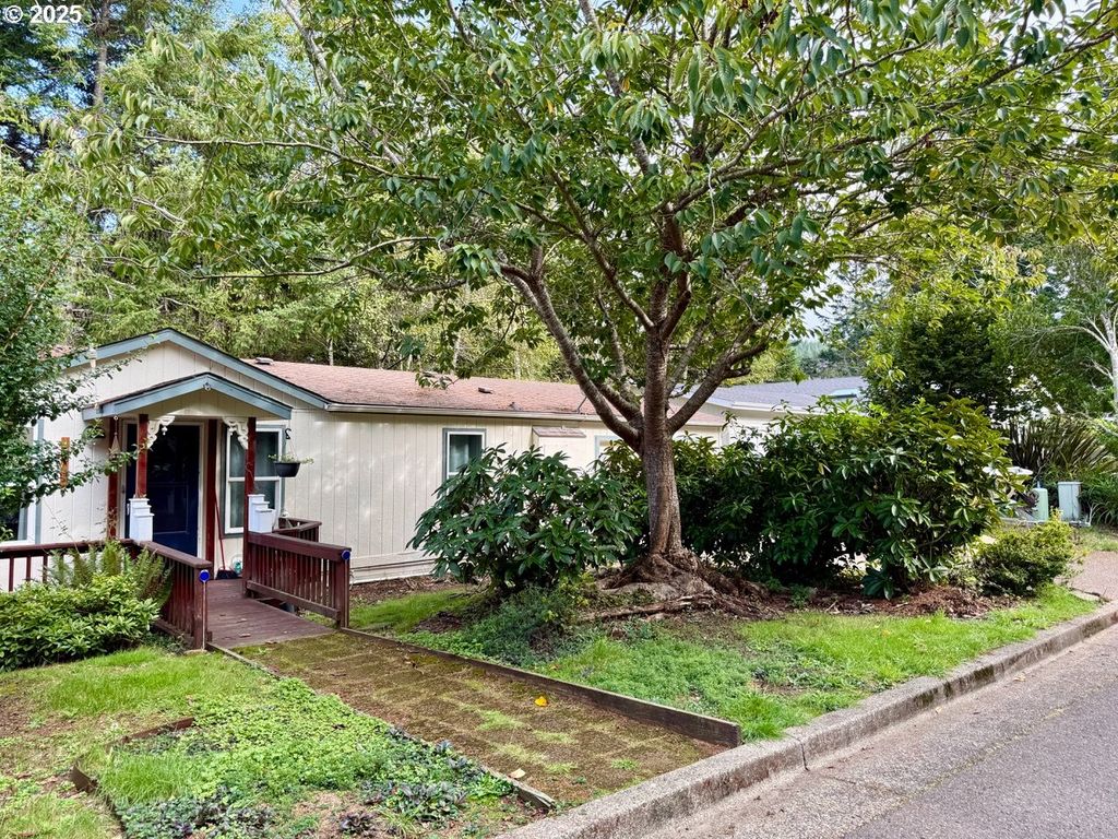 1305 KRISTI Loop, Lakeside, OR 97449