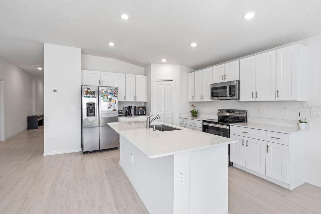 Image 11 of property listing at 4020 GREAT VESSEL PLACE, Plant City, FL 33565