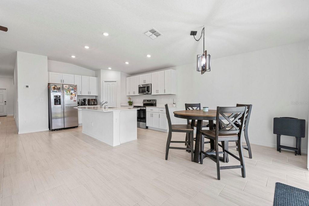 Image 12 of property listing at 4020 GREAT VESSEL PLACE, Plant City, FL 33565