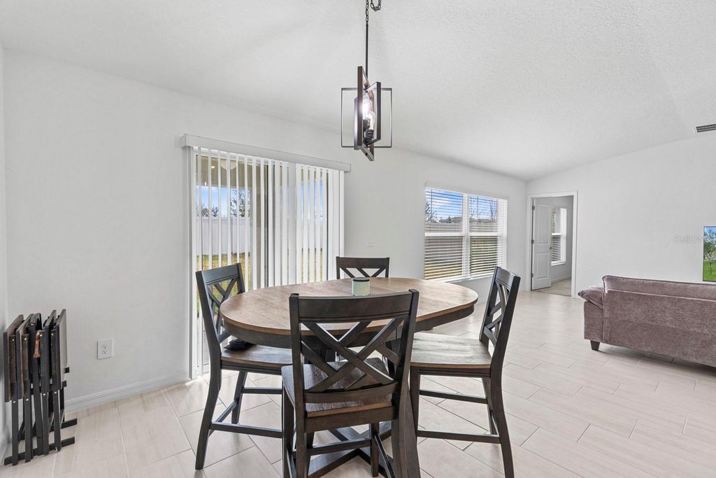 Image 14 of property listing at 4020 GREAT VESSEL PLACE, Plant City, FL 33565