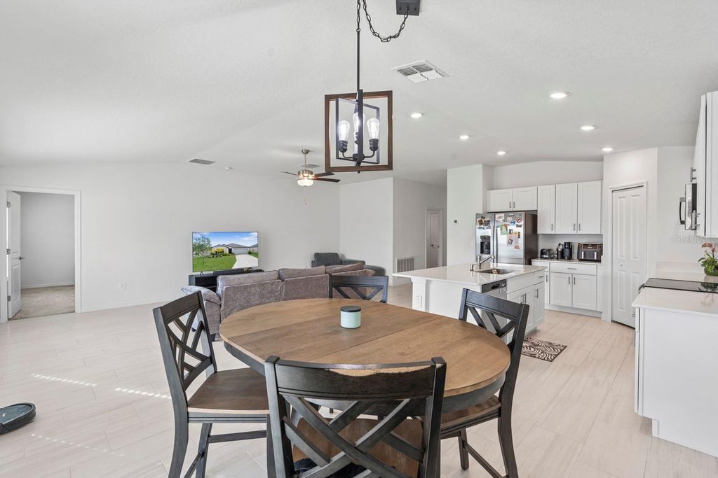 Image 15 of property listing at 4020 GREAT VESSEL PLACE, Plant City, FL 33565