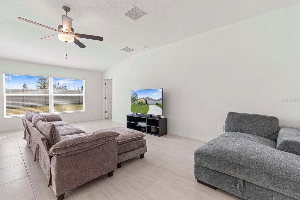 Image 17 of property listing at 4020 GREAT VESSEL PLACE, Plant City, FL 33565