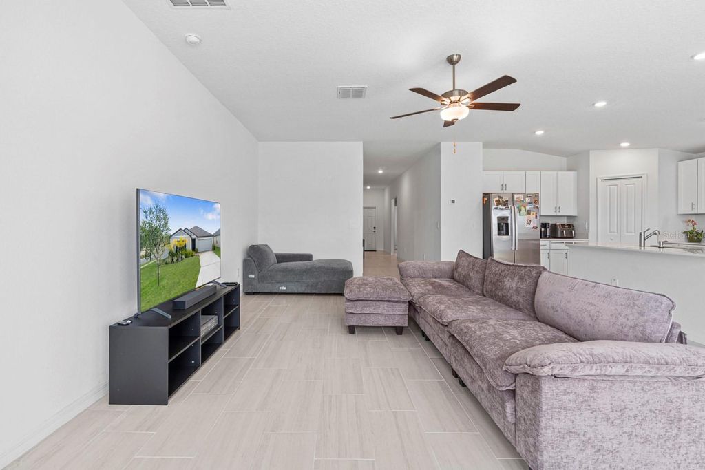 Image 19 of property listing at 4020 GREAT VESSEL PLACE, Plant City, FL 33565