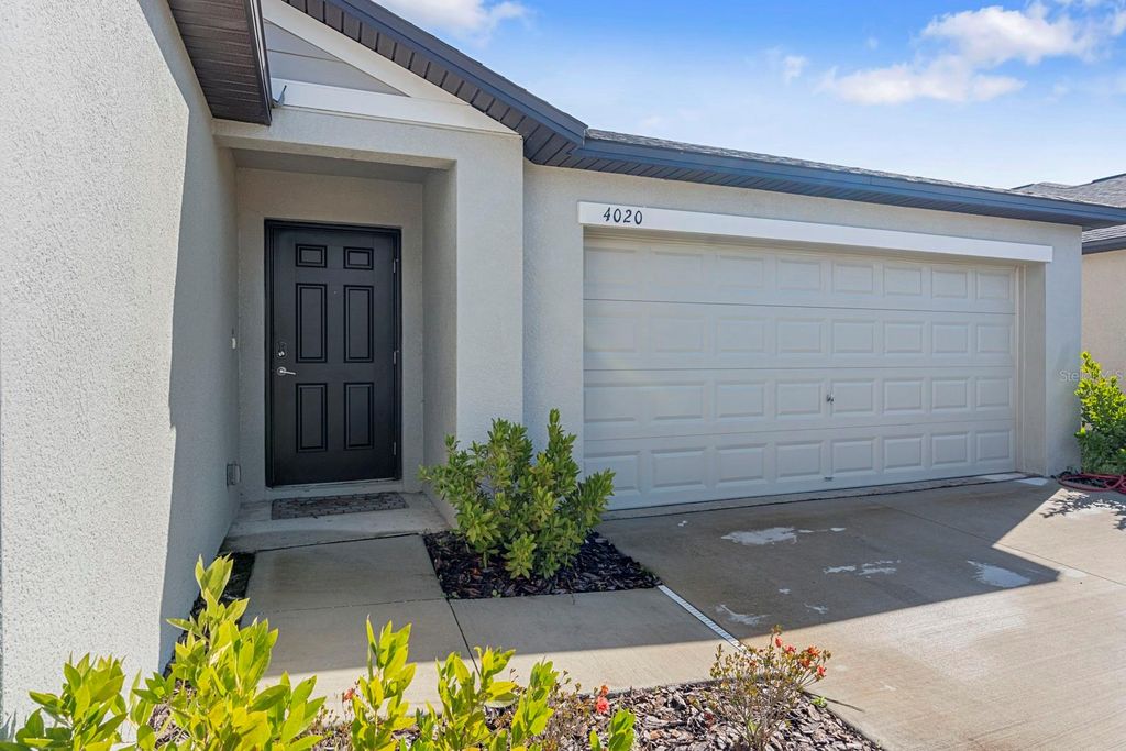 Image 3 of property listing at 4020 GREAT VESSEL PLACE, Plant City, FL 33565