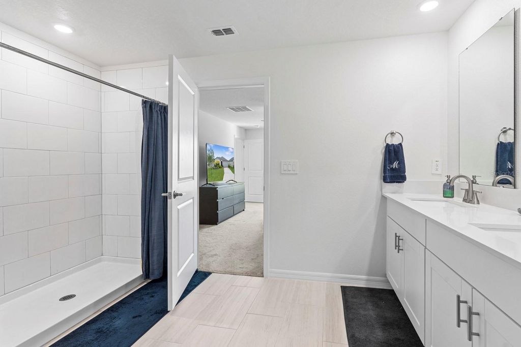 Image 27 of property listing at 4020 GREAT VESSEL PLACE, Plant City, FL 33565