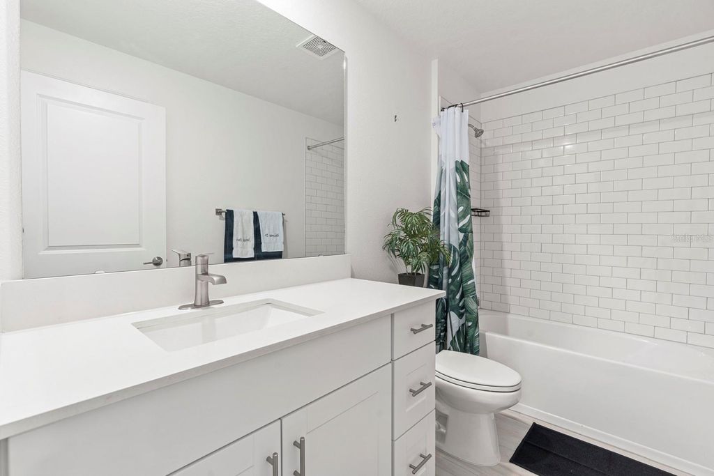 Image 31 of property listing at 4020 GREAT VESSEL PLACE, Plant City, FL 33565