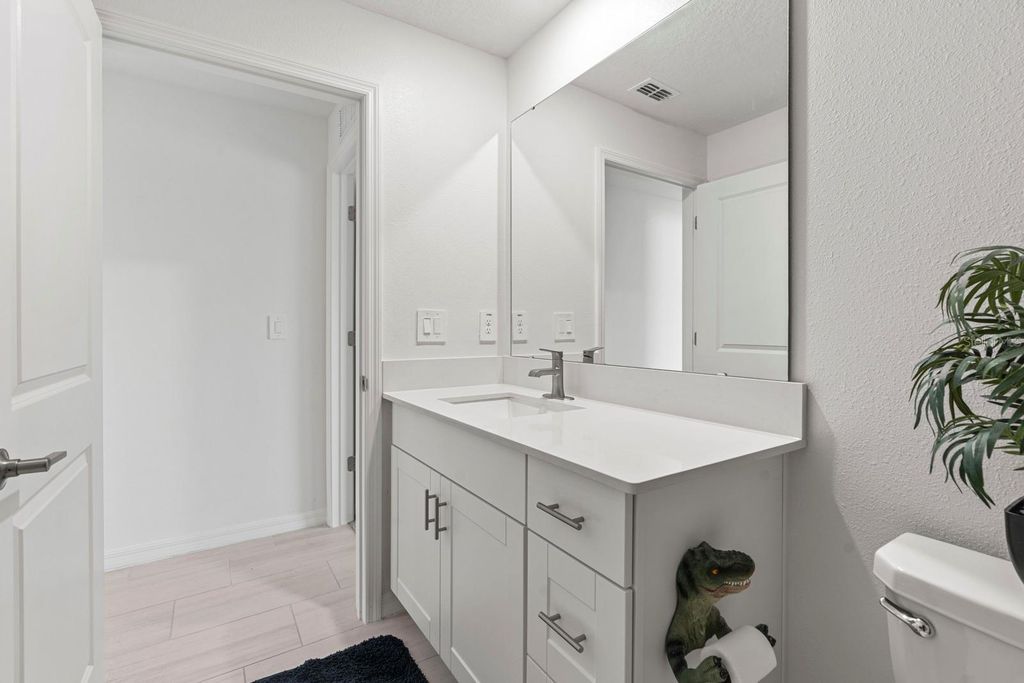 Image 32 of property listing at 4020 GREAT VESSEL PLACE, Plant City, FL 33565