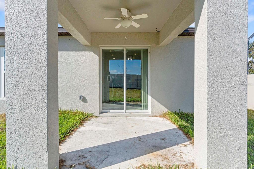 Image 38 of property listing at 4020 GREAT VESSEL PLACE, Plant City, FL 33565