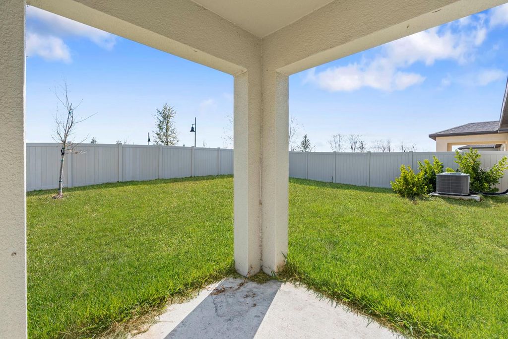 Image 39 of property listing at 4020 GREAT VESSEL PLACE, Plant City, FL 33565