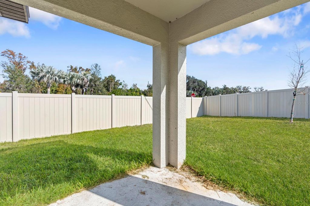 Image 40 of property listing at 4020 GREAT VESSEL PLACE, Plant City, FL 33565