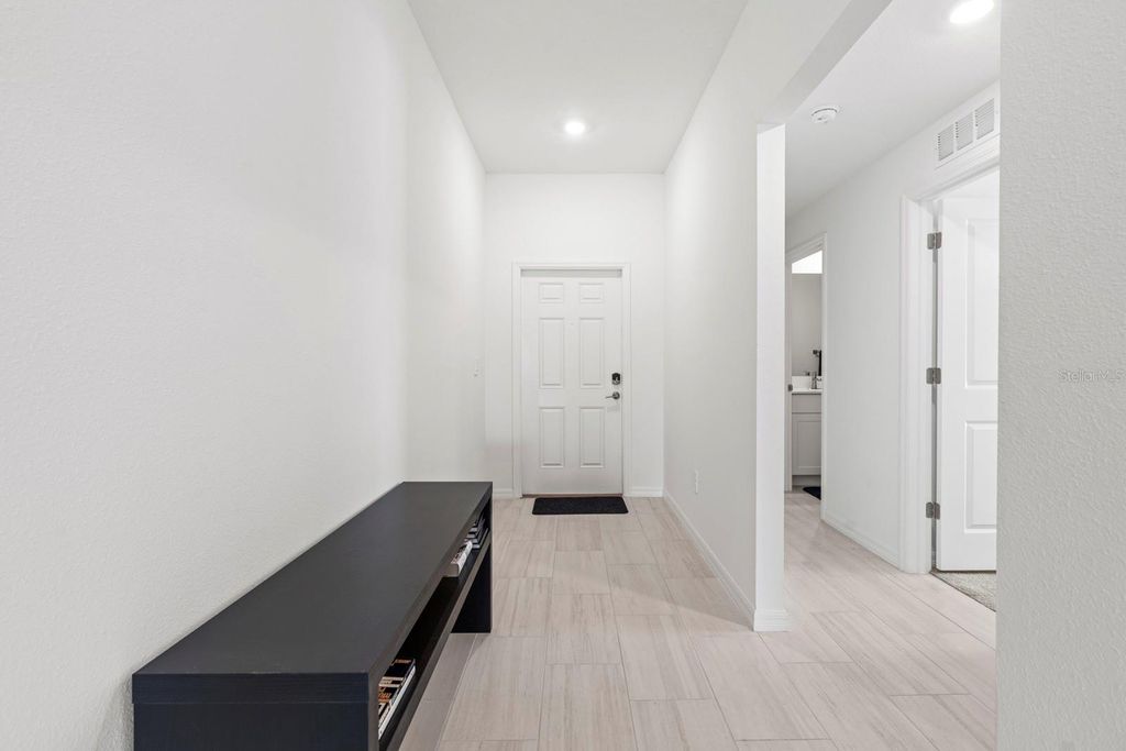 Image 5 of property listing at 4020 GREAT VESSEL PLACE, Plant City, FL 33565