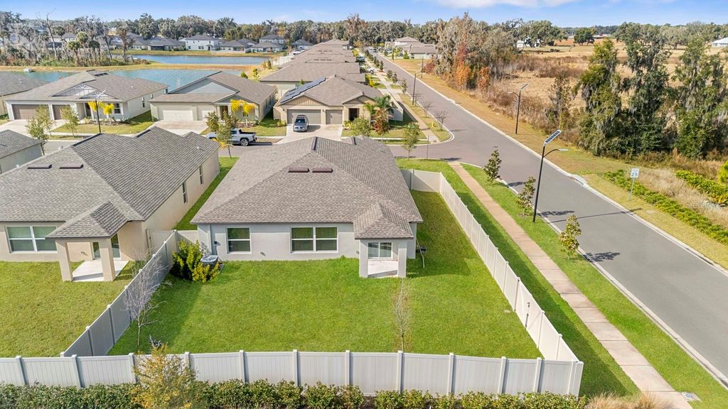 Image 46 of property listing at 4020 GREAT VESSEL PLACE, Plant City, FL 33565