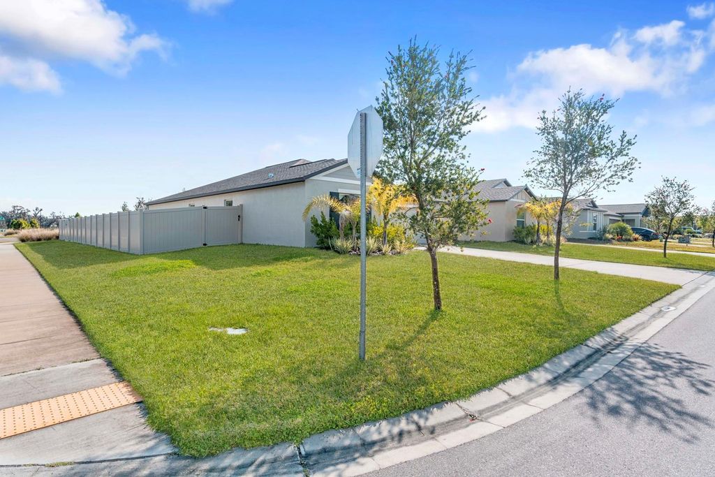 Image 60 of property listing at 4020 GREAT VESSEL PLACE, Plant City, FL 33565