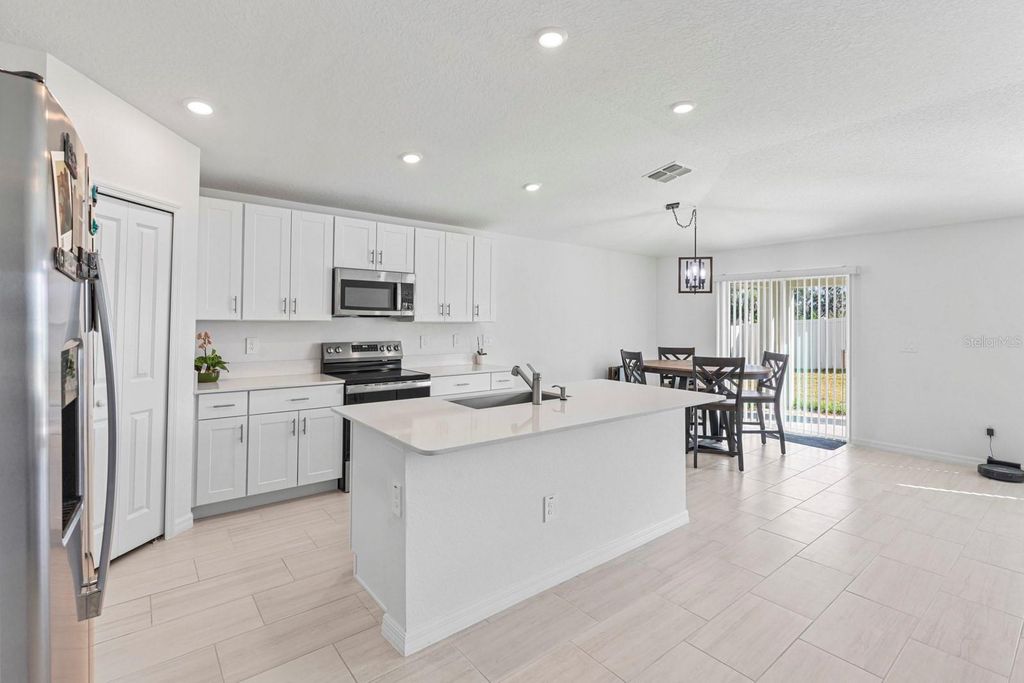 Image 7 of property listing at 4020 GREAT VESSEL PLACE, Plant City, FL 33565