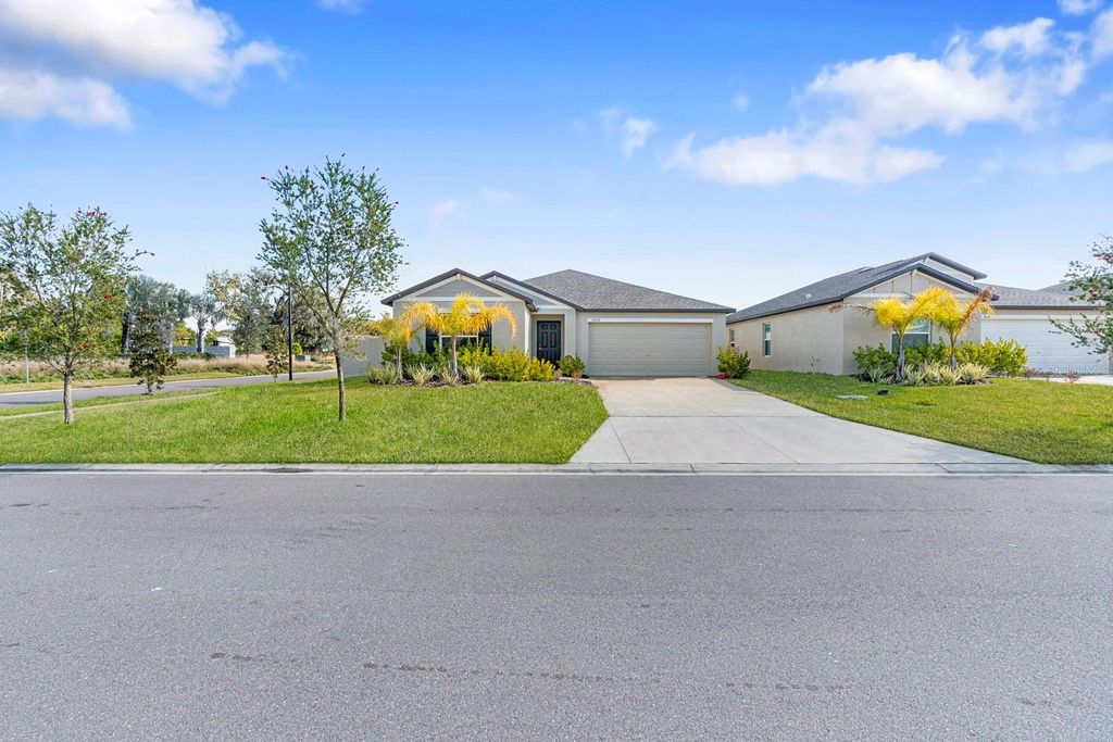 Image 61 of property listing at 4020 GREAT VESSEL PLACE, Plant City, FL 33565