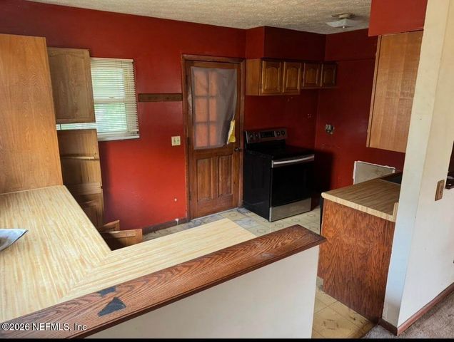 943 NOAH Road, Jacksonville, FL 32218