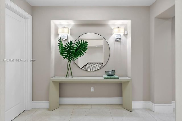 288 S Coconut Ln, Miami Beach, FL 33139