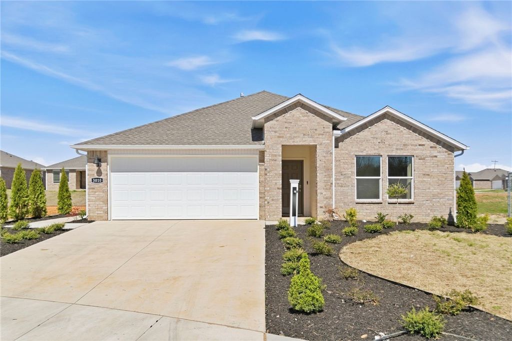 3050 Laredo Lane, Centerton, AR 72736