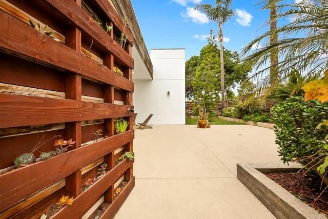 2955 Valley Street, Carlsbad, CA 92008