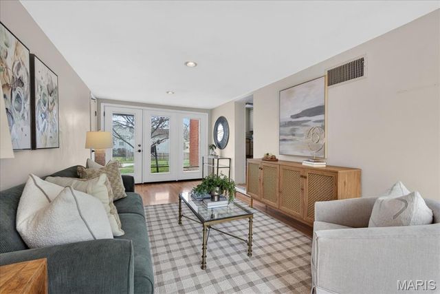 741 Club Lane, Kirkwood, MO 63122