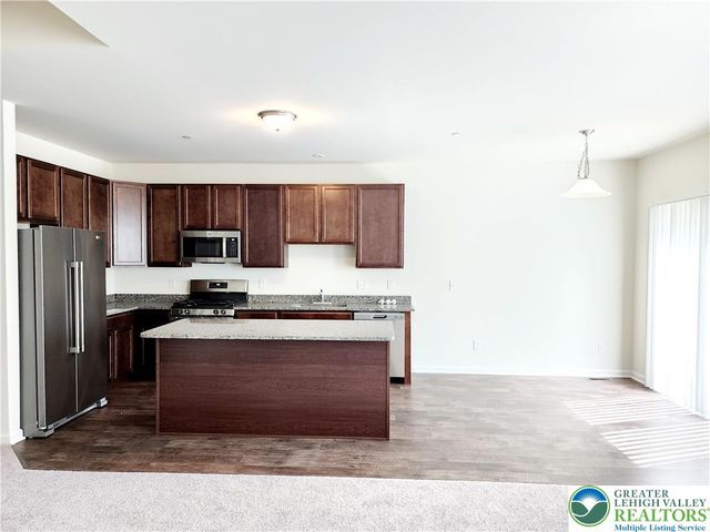 422 Gray Feather Way, Upper Macungie Twp, PA 18104