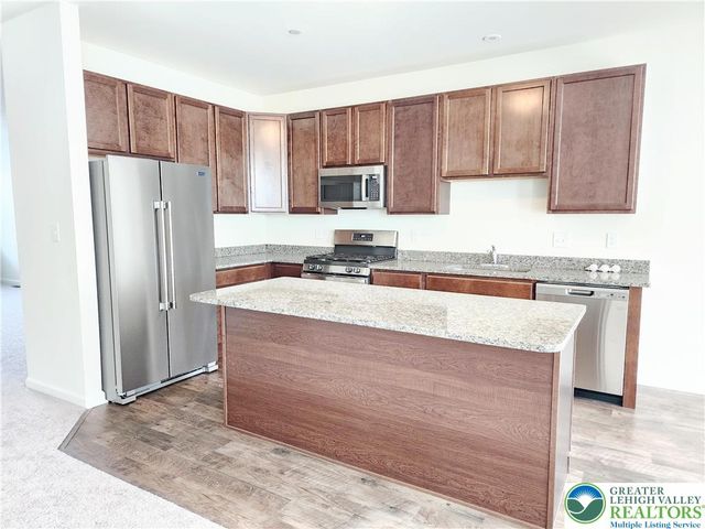 422 Gray Feather Way, Upper Macungie Twp, PA 18104