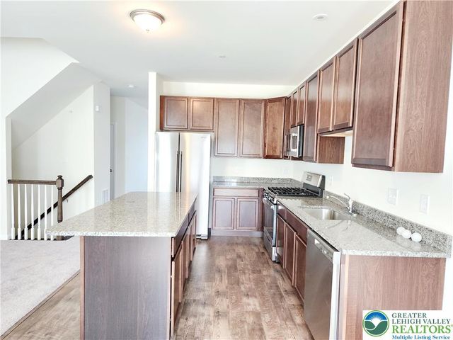 422 Gray Feather Way, Upper Macungie Twp, PA 18104