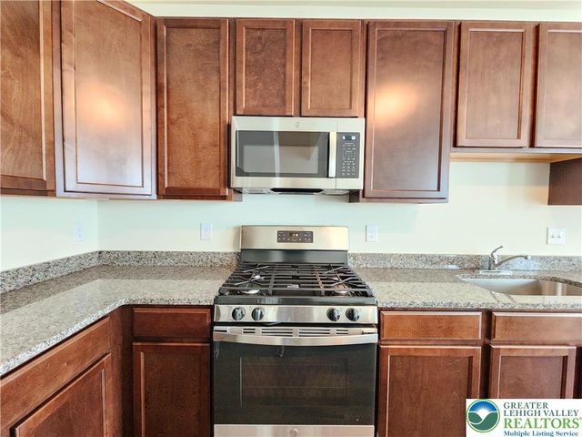 422 Gray Feather Way, Upper Macungie Twp, PA 18104
