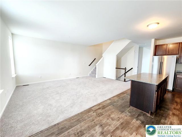 422 Gray Feather Way, Upper Macungie Twp, PA 18104