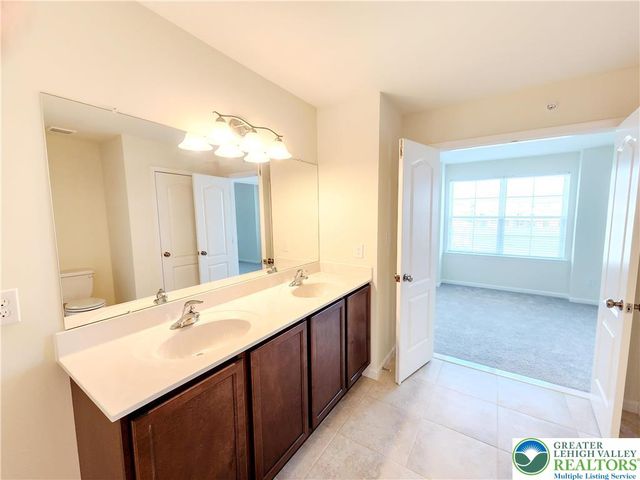 422 Gray Feather Way, Upper Macungie Twp, PA 18104