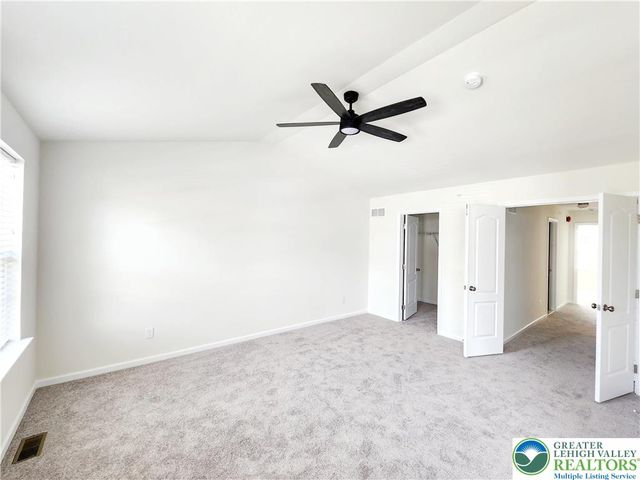 422 Gray Feather Way, Upper Macungie Twp, PA 18104