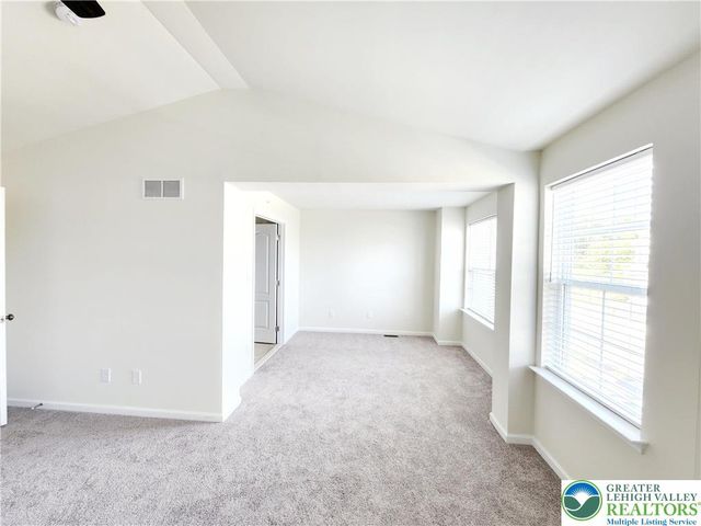 422 Gray Feather Way, Upper Macungie Twp, PA 18104