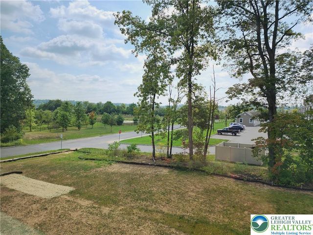 422 Gray Feather Way, Upper Macungie Twp, PA 18104