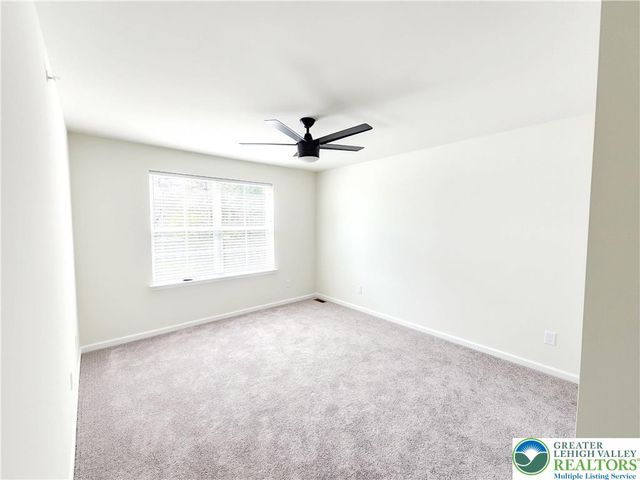 422 Gray Feather Way, Upper Macungie Twp, PA 18104