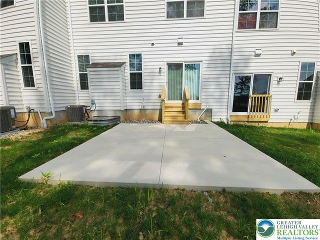 422 Gray Feather Way, Upper Macungie Twp, PA 18104