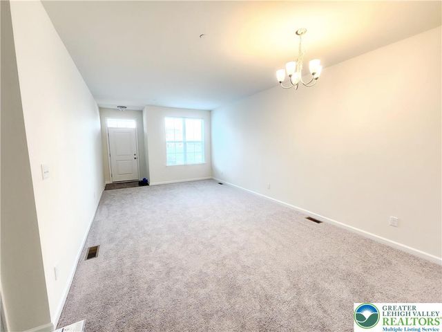 422 Gray Feather Way, Upper Macungie Twp, PA 18104