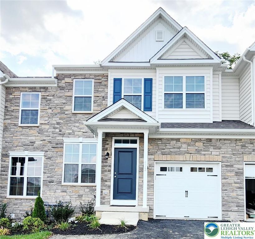 422 Gray Feather Way, Upper Macungie Twp, PA 18104