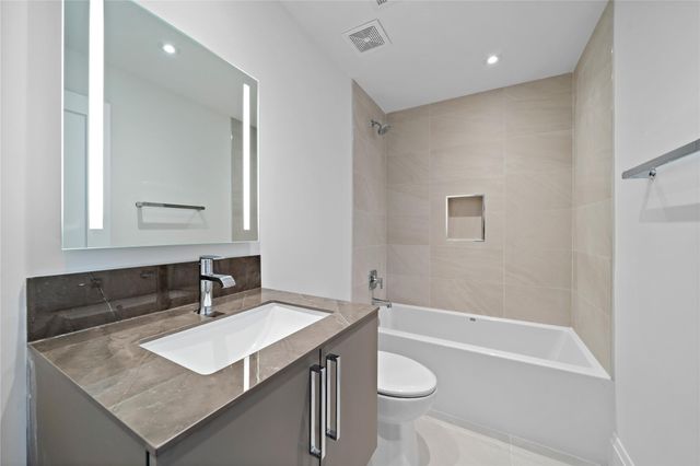 1701 Hermann Drive 21F, Houston, TX 77004