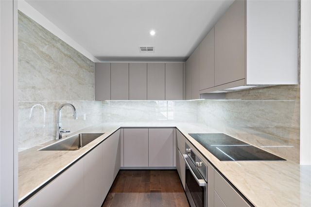 1701 Hermann Drive 21F, Houston, TX 77004