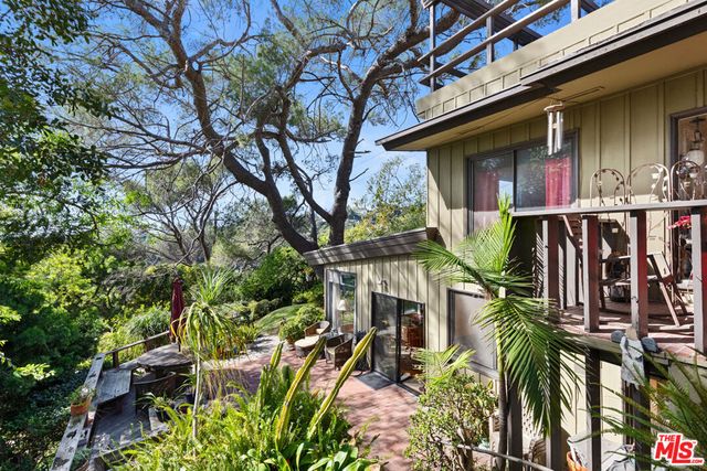 2881 Hollyridge Drive, Los Angeles, CA 90068