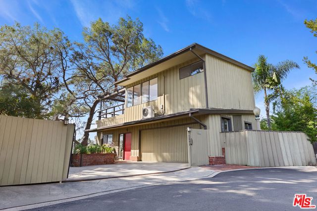 2881 Hollyridge Drive, Los Angeles, CA 90068