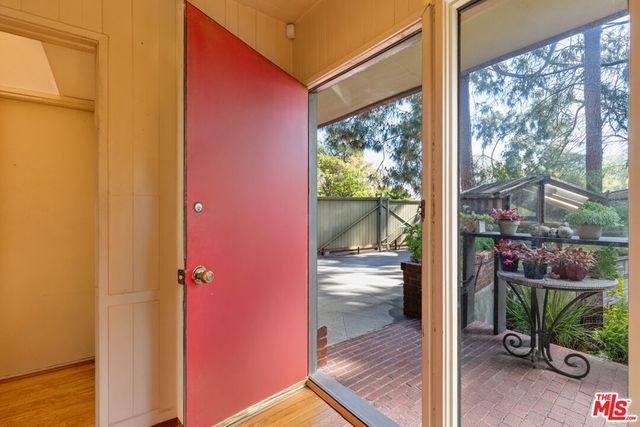 2881 Hollyridge Drive, Los Angeles, CA 90068