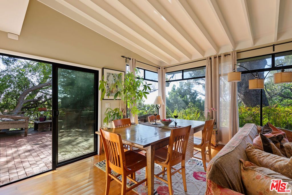 Image 10 of property listing at 2881 Hollyridge Drive, Los Angeles, CA 90068