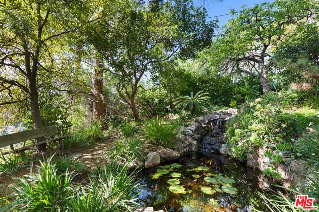 Image 16 of property listing at 2881 Hollyridge Drive, Los Angeles, CA 90068