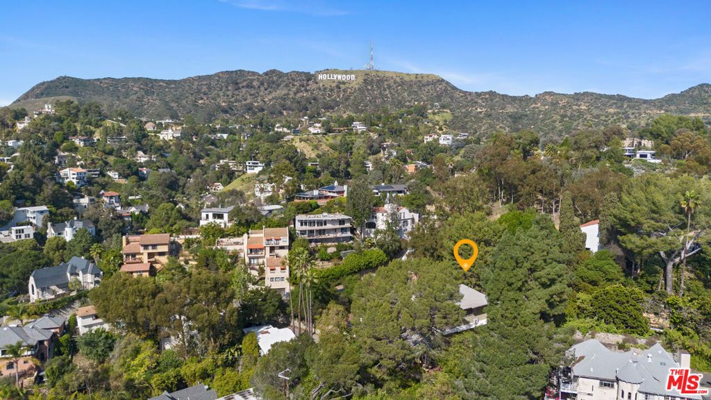 Image 18 of property listing at 2881 Hollyridge Drive, Los Angeles, CA 90068